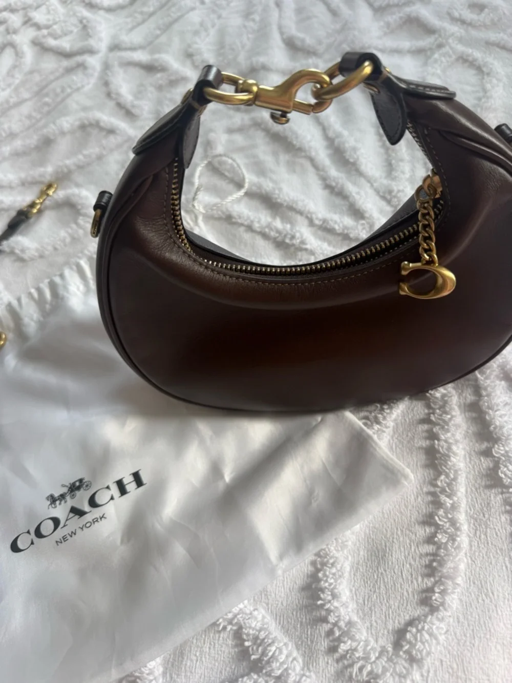 COACH Women's Glovetanned Leather Jonie Bag 22 - Picture 1 of 7